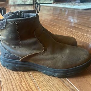 Sketchers Men’s boot size 9. Brown